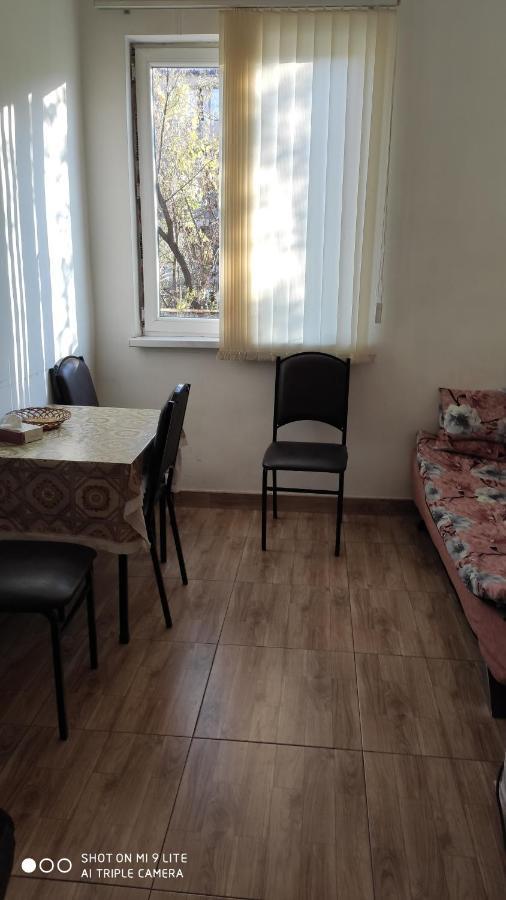Apartments Azatutyan Avenue 9, Кв 19 Ереван Екстериор снимка