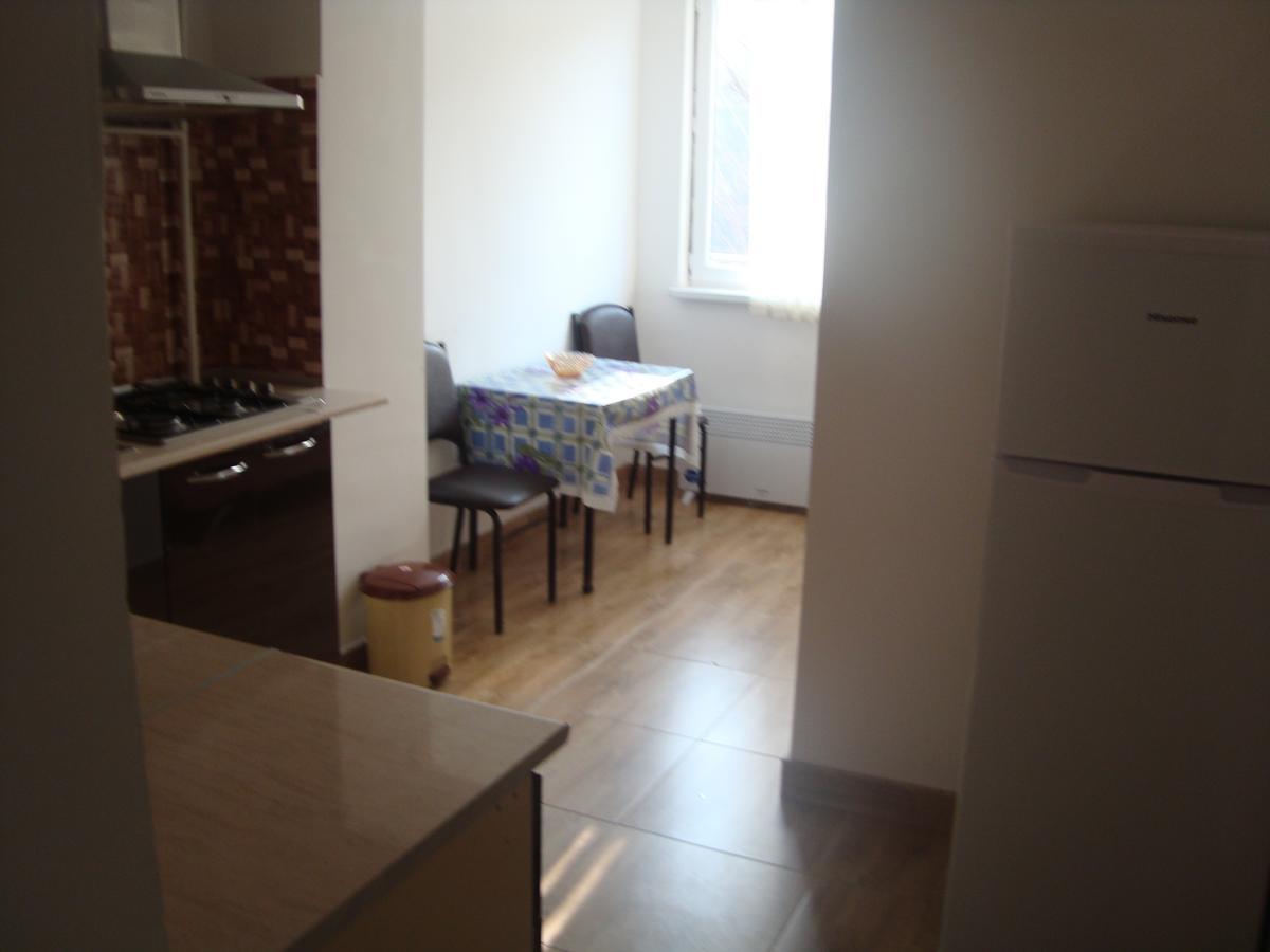Apartments Azatutyan Avenue 9, Кв 19 Ереван Екстериор снимка
